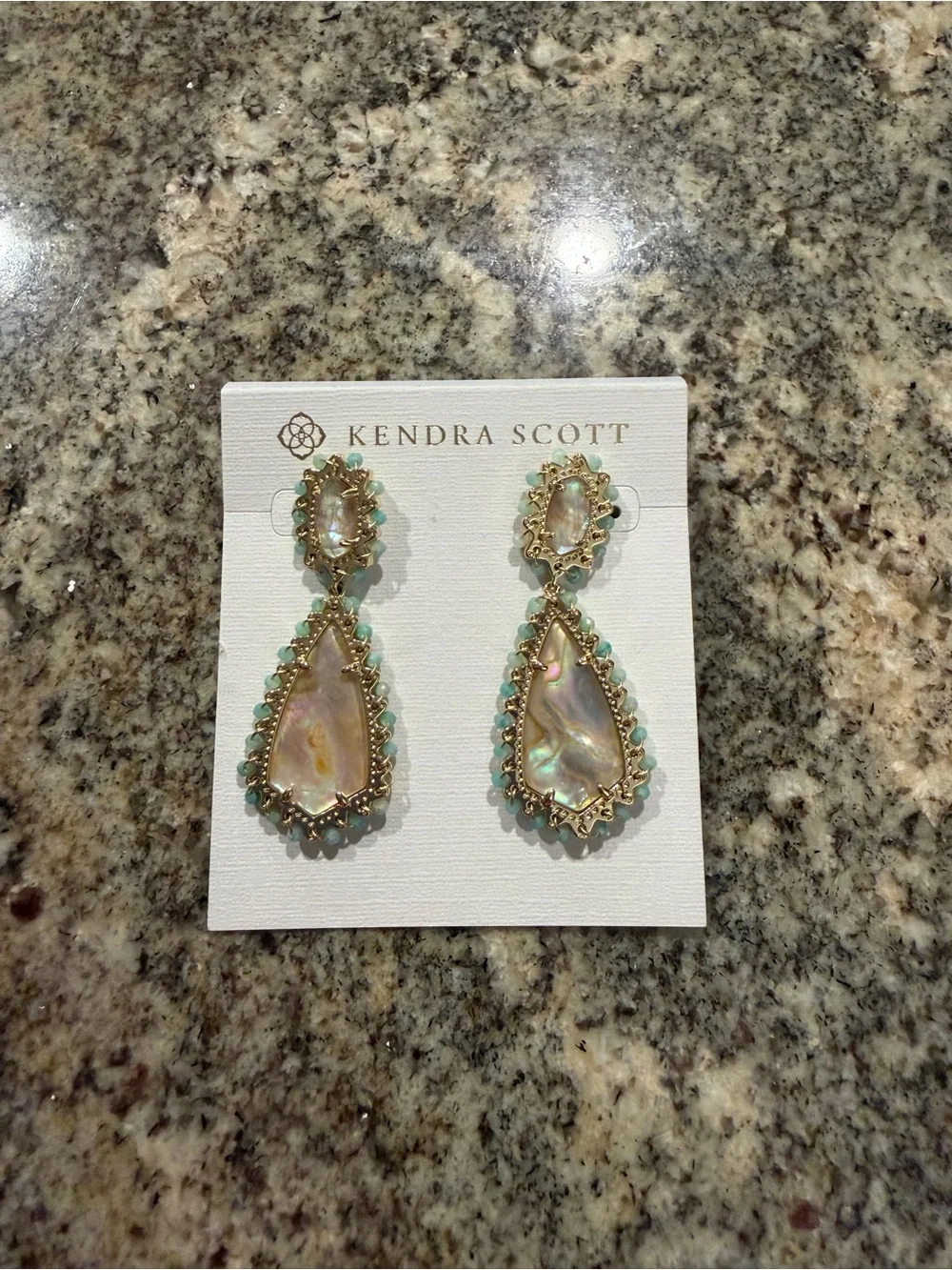 🆕 Kendra Scott Camry earrings - Picture 2 of 4